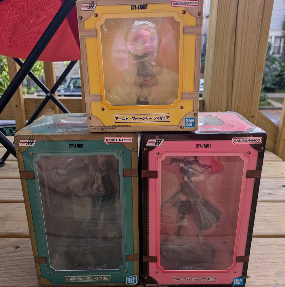 Bandai Namco Spy x Family Figure Set - Pink, Green, Yellow